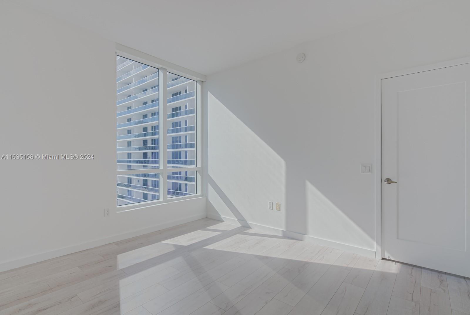 THE CRIMSON CONDO - Residential