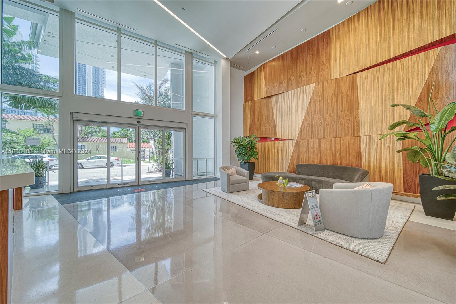 THE CRIMSON CONDO - Residential