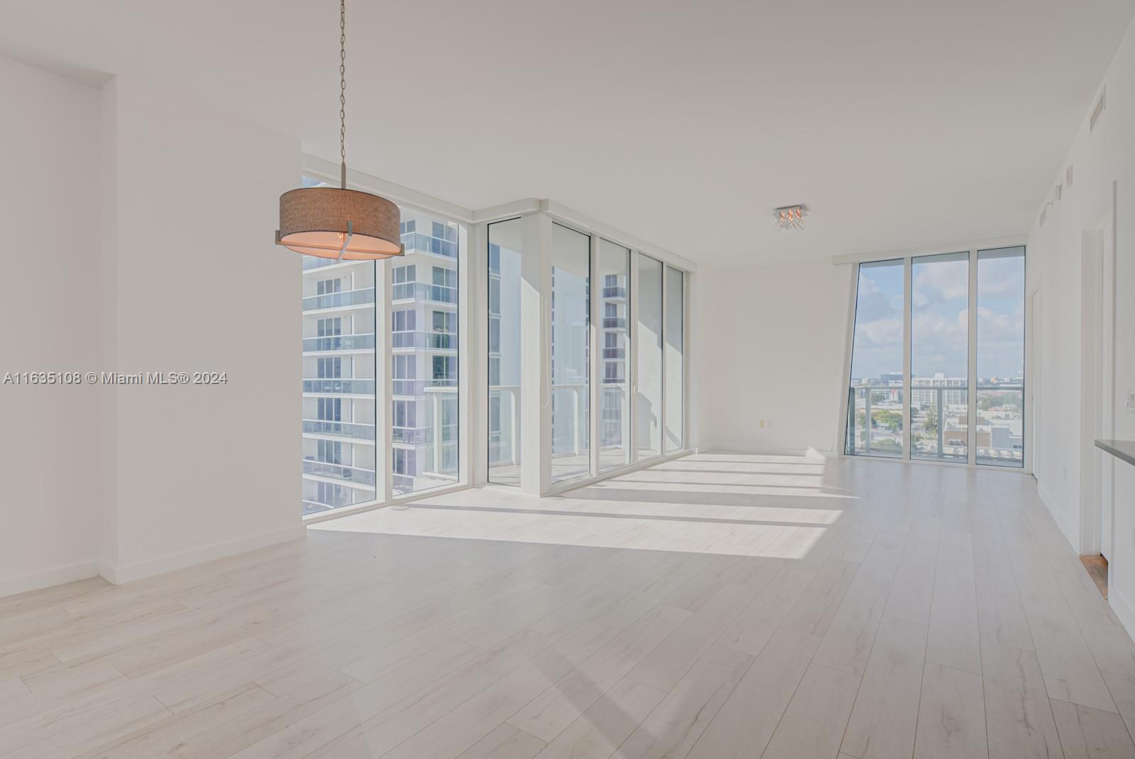 THE CRIMSON CONDO - Residential