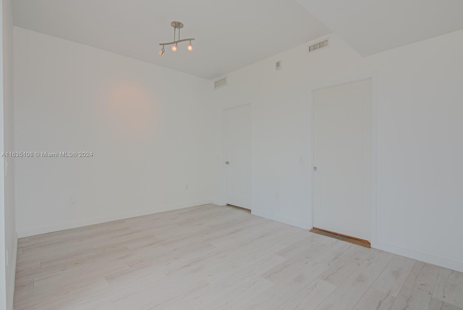 THE CRIMSON CONDO - Residential