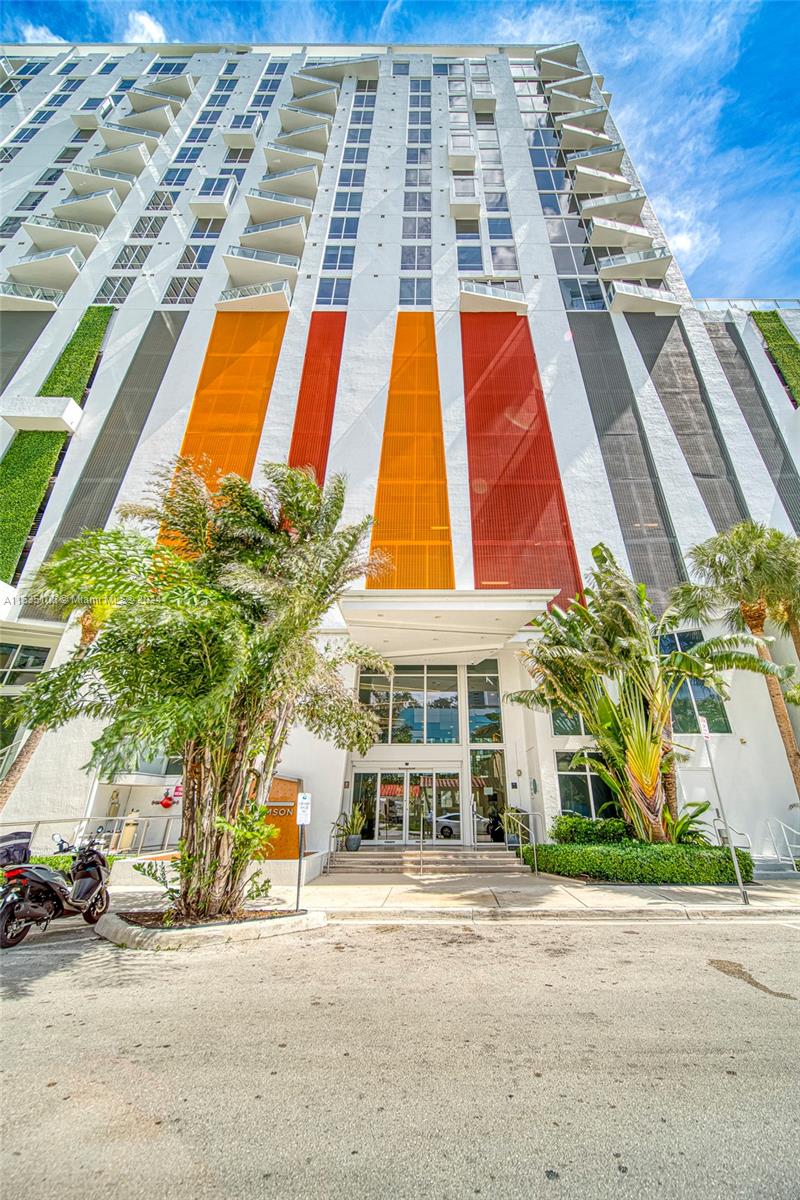 THE CRIMSON CONDO - Residential