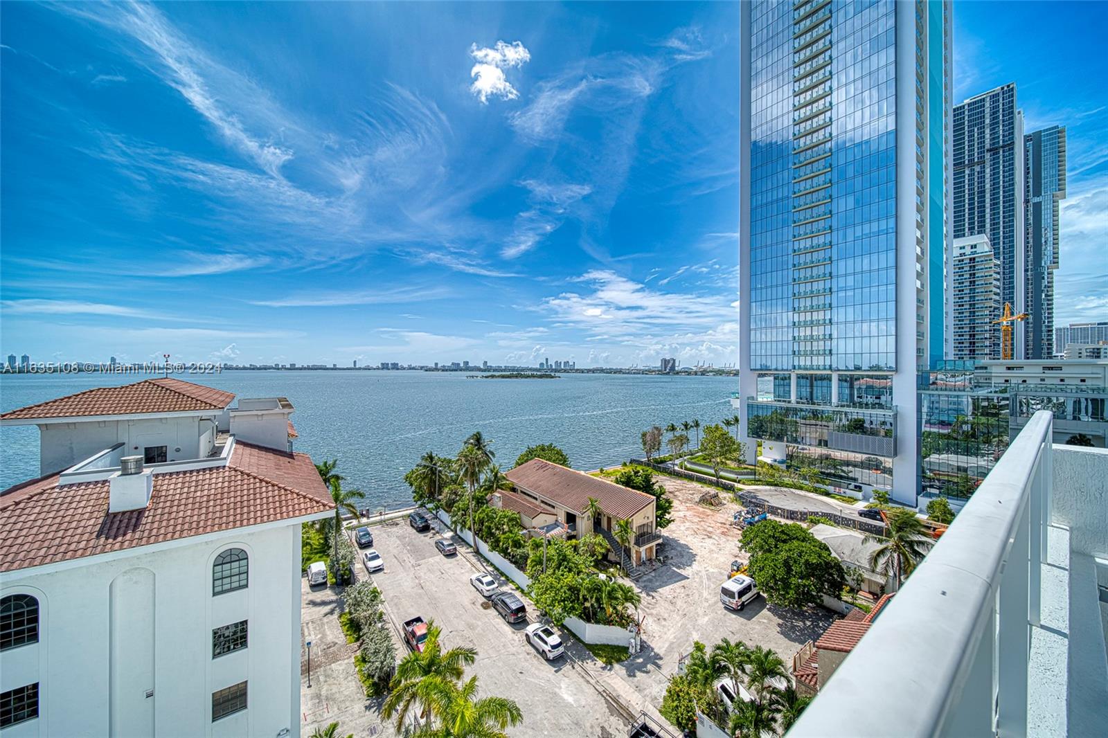 THE CRIMSON CONDO - Residential