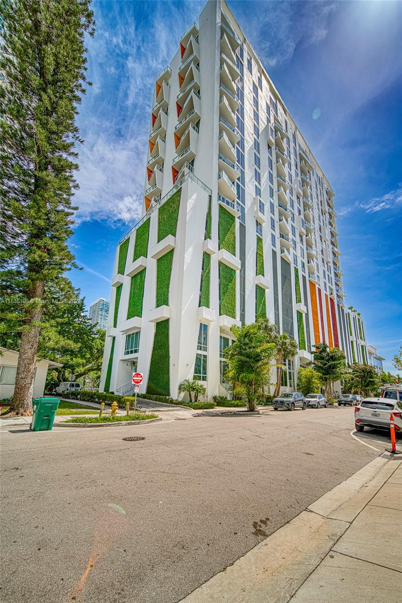 THE CRIMSON CONDO - Residential