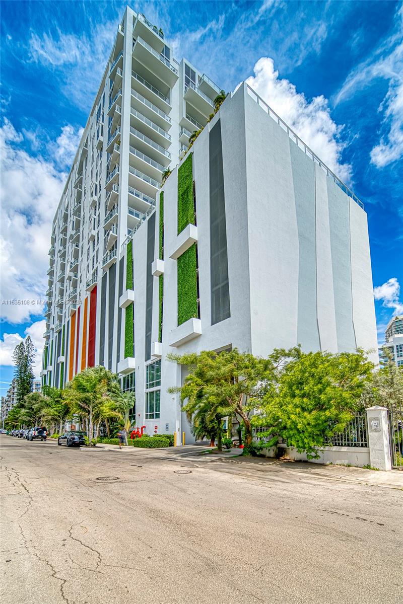 THE CRIMSON CONDO - Residential