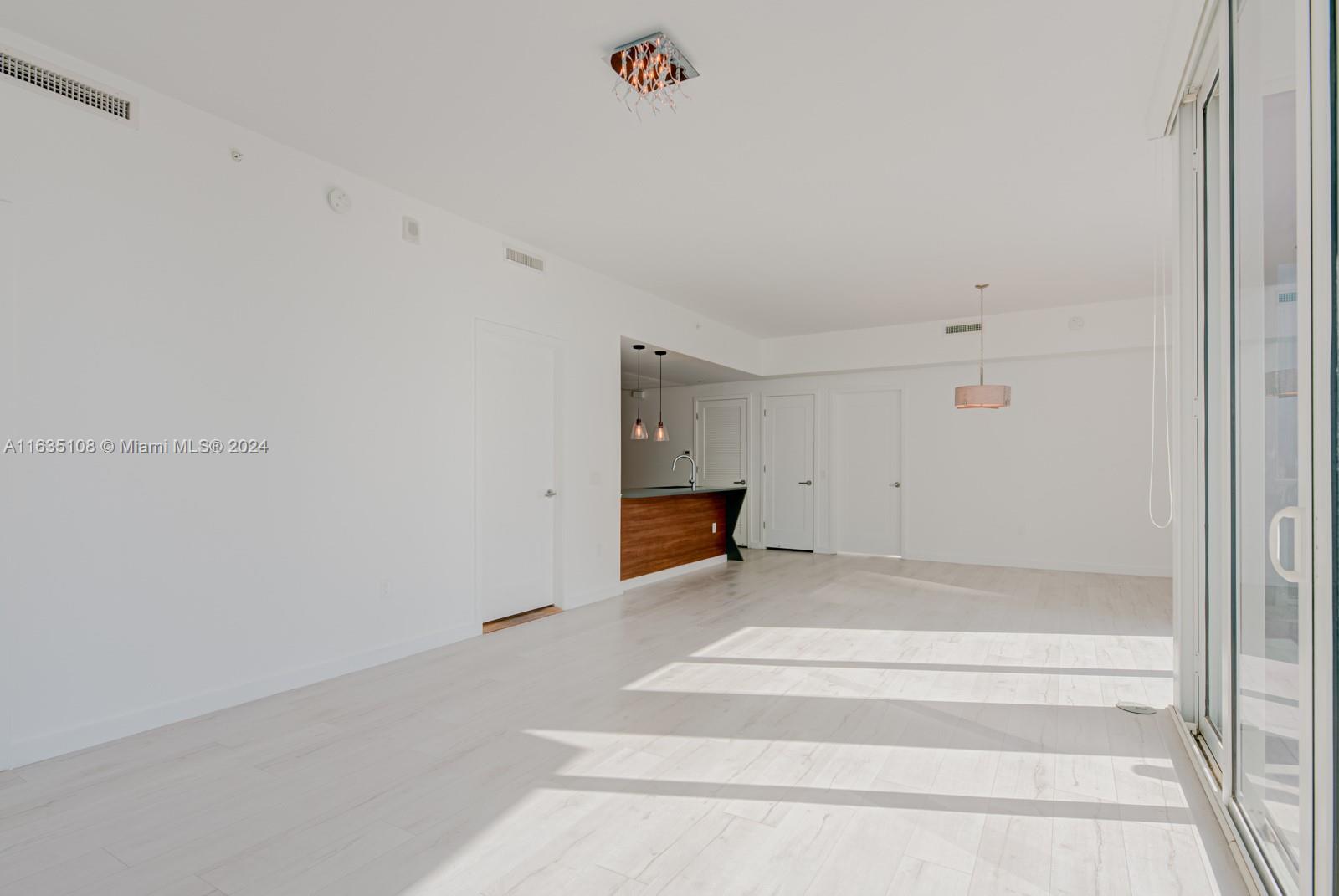 THE CRIMSON CONDO - Residential