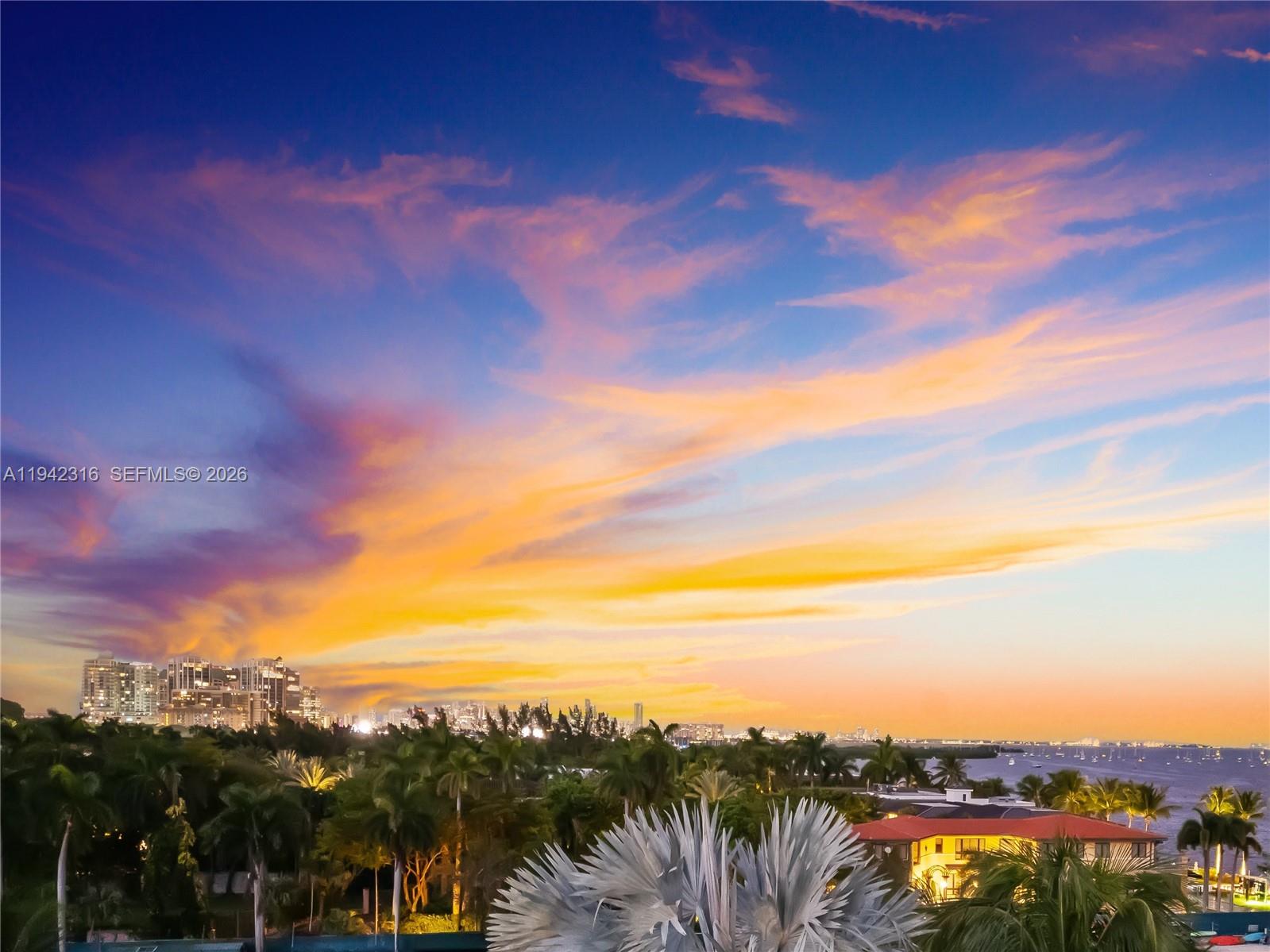 FOUR WAY LODGE - Land