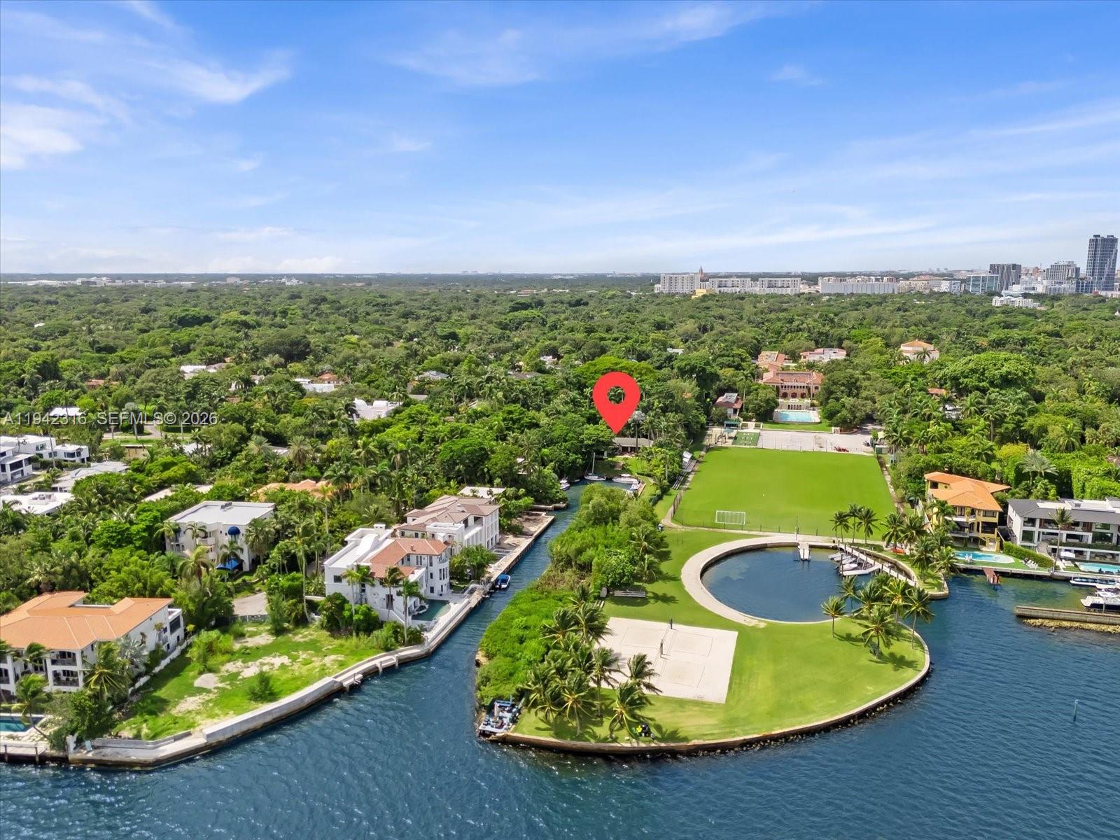 FOUR WAY LODGE - Land