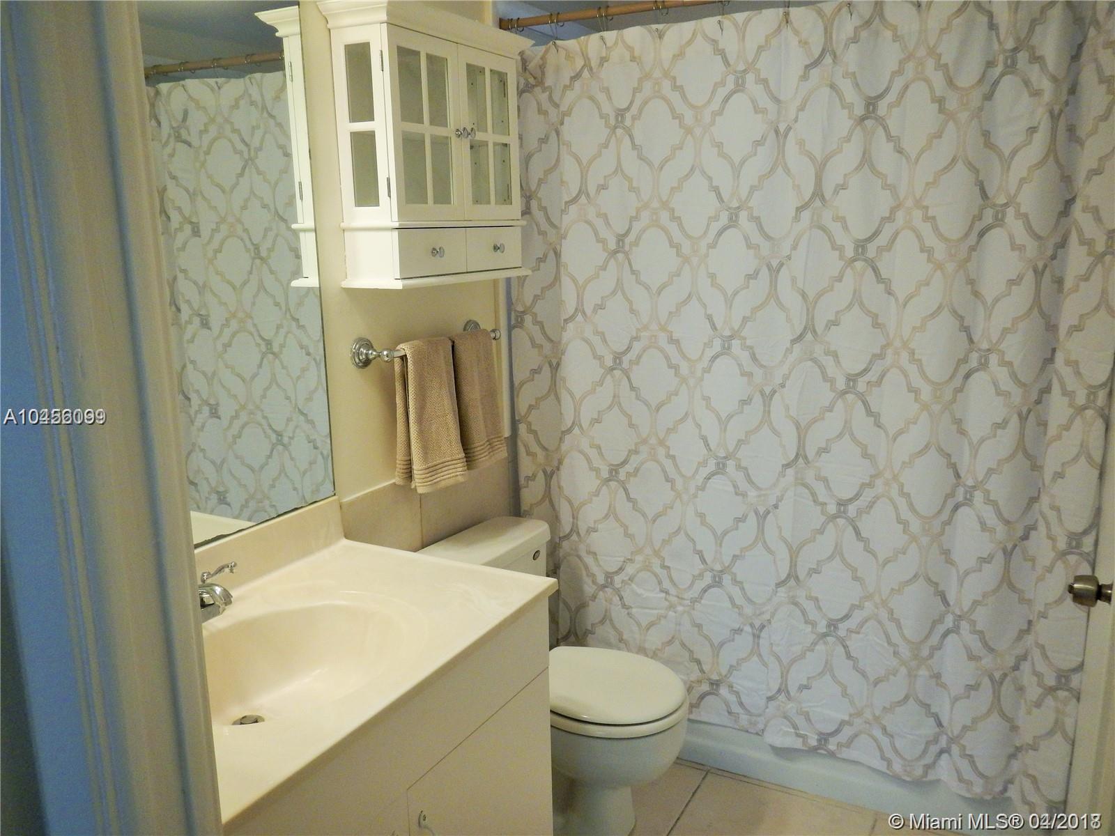 VILLAGE OF KINGS CREEK CO - Residential Lease