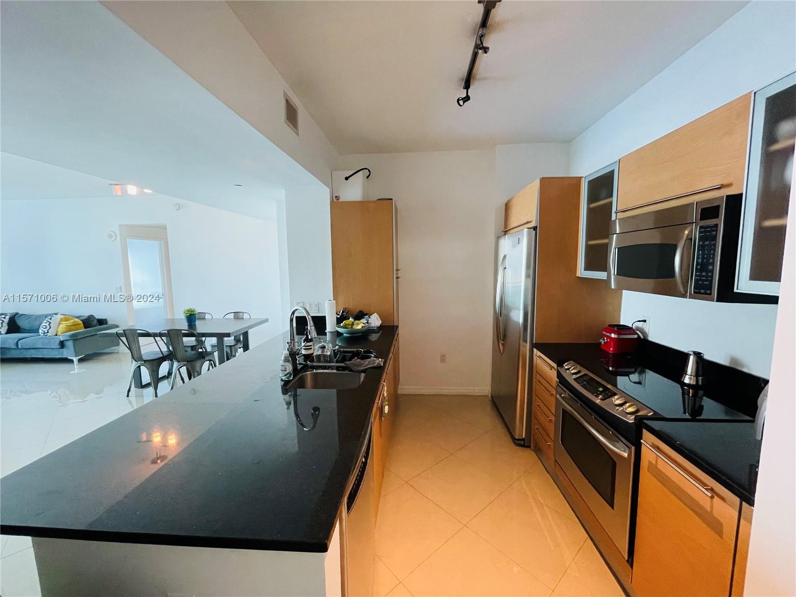 Property for Sale at 951 Brickell Ave 2105, Miami, Broward County, Florida - Bedrooms: 2 
Bathrooms: 2  - $699,000