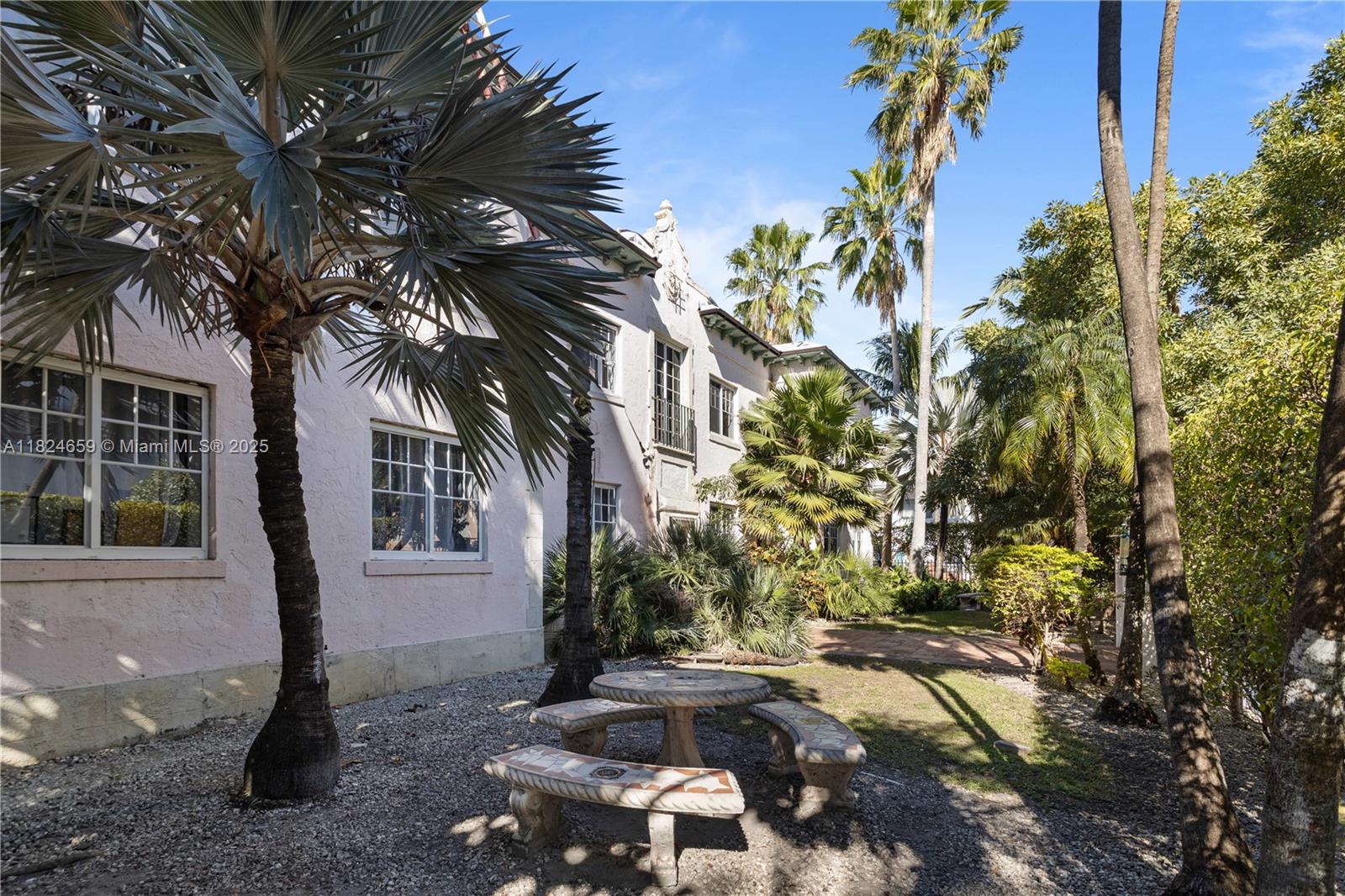 750 Pennsylvania Ave 3