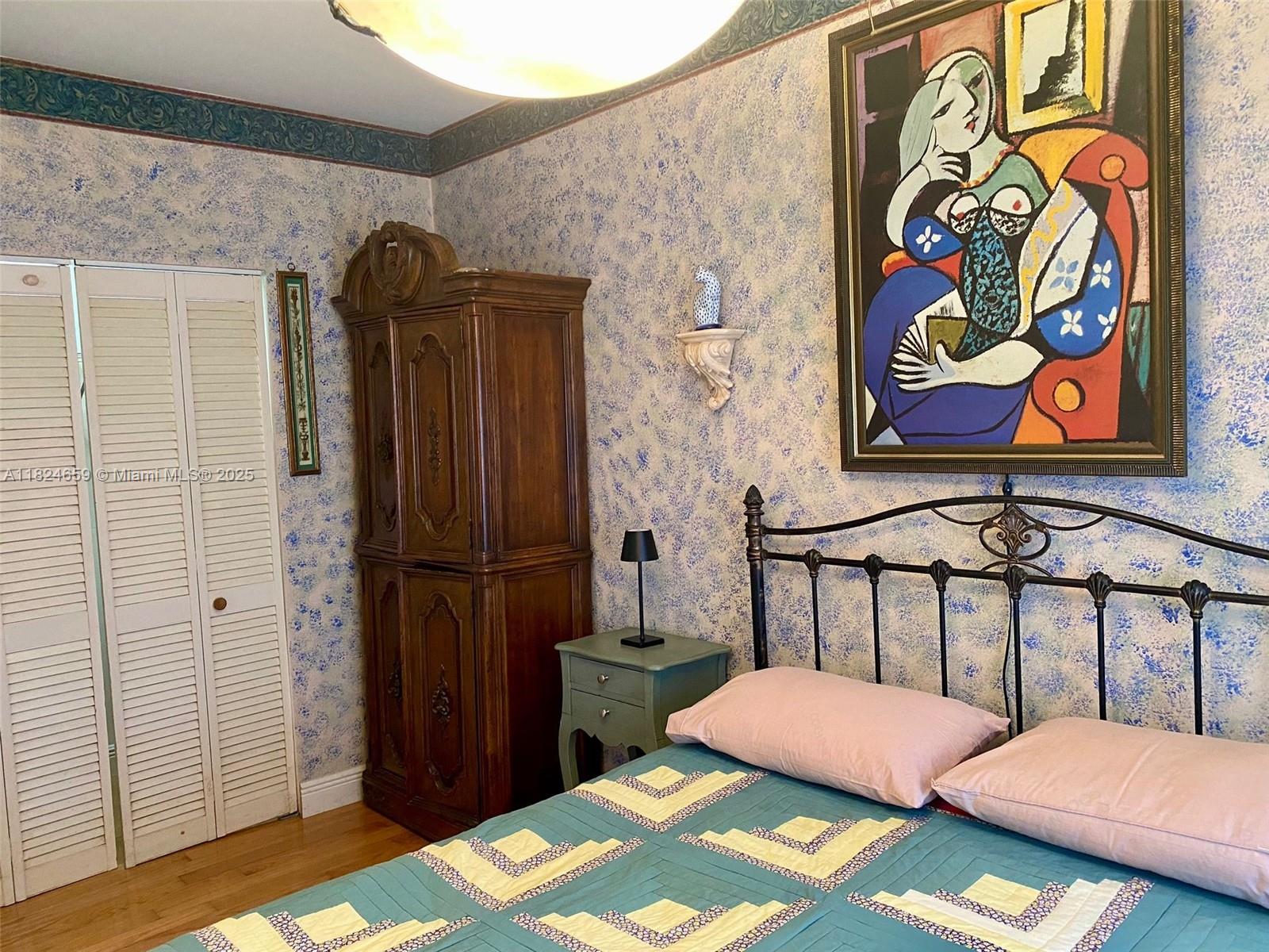 SOUTH MOON CONDO - Residential