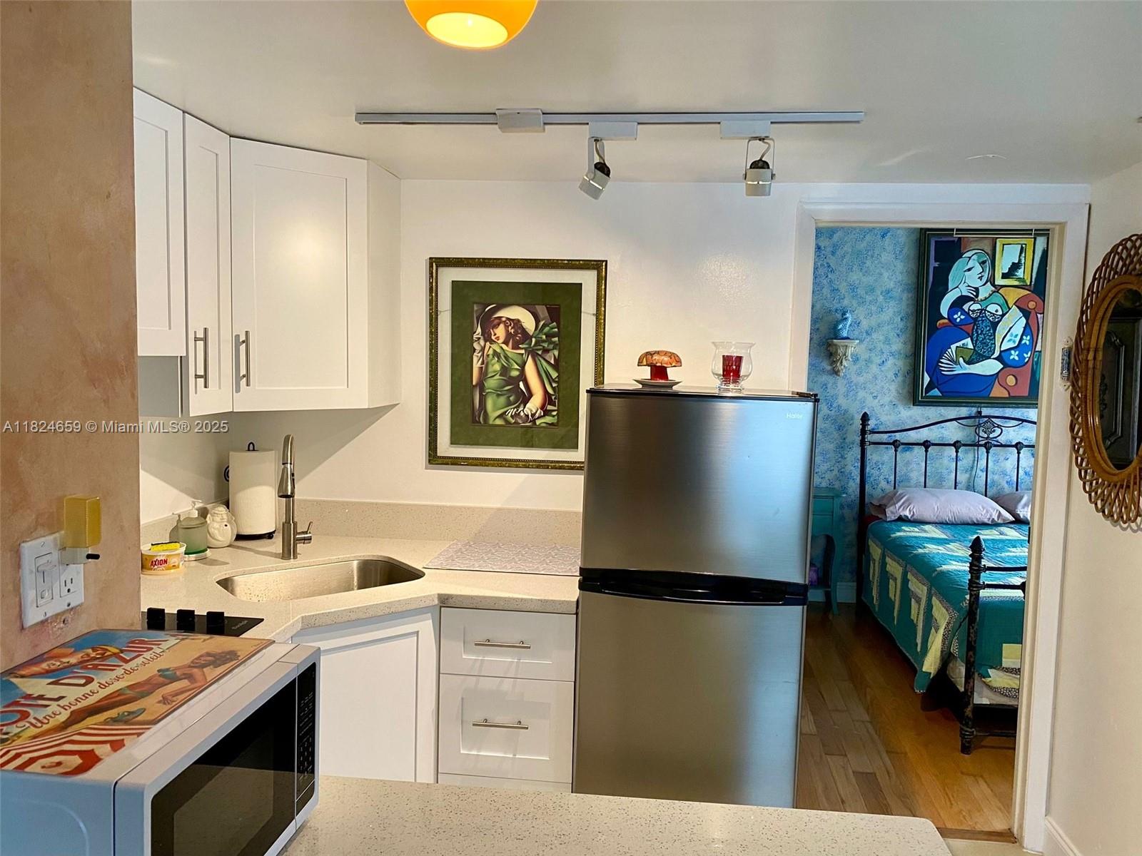 SOUTH MOON CONDO - Residential