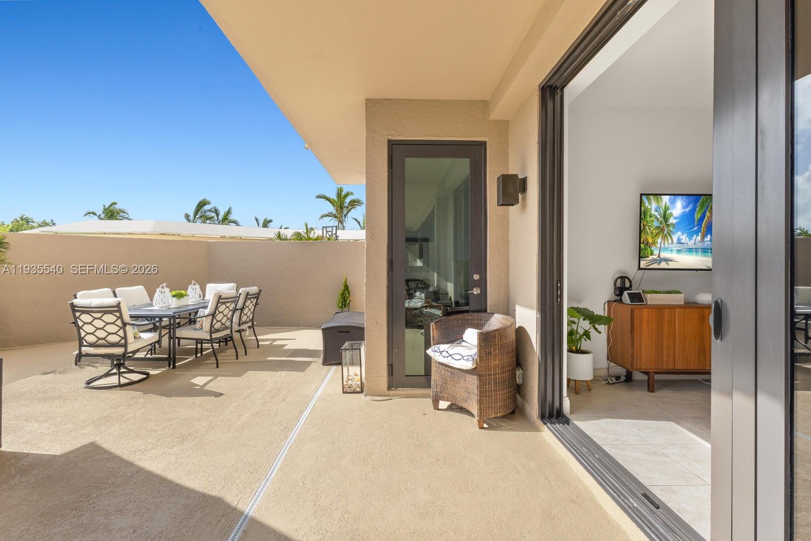 THE EMERALDBAY @ KEY COLO - Residential