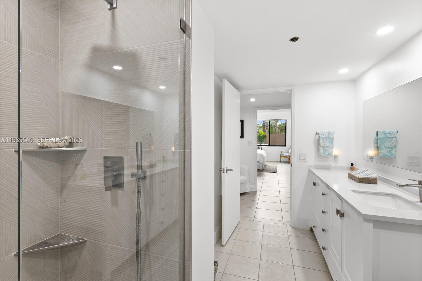 THE EMERALDBAY @ KEY COLO - Residential