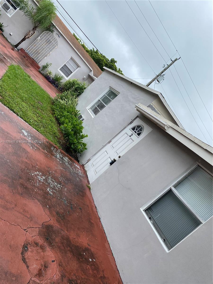 1842 Johnson St 2, Hollywood, Broward County, Florida - 2 Bedrooms  
1 Bathrooms - 