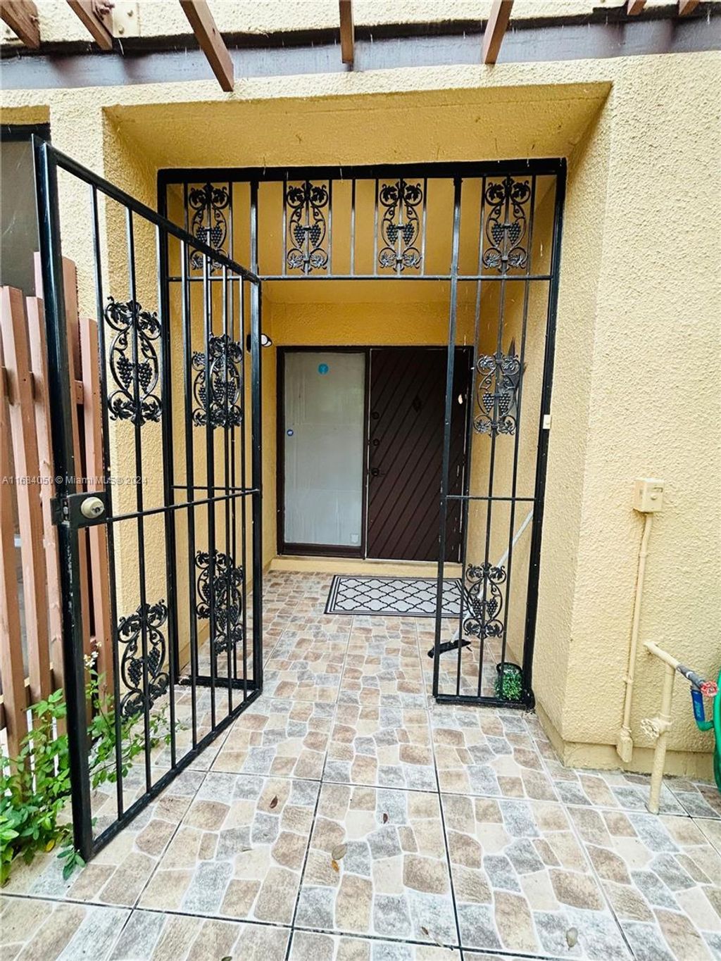 Photo of 1211 E Golfview Dr #1211, Pembroke Pines, FL 33026 (MLS # A11684050)