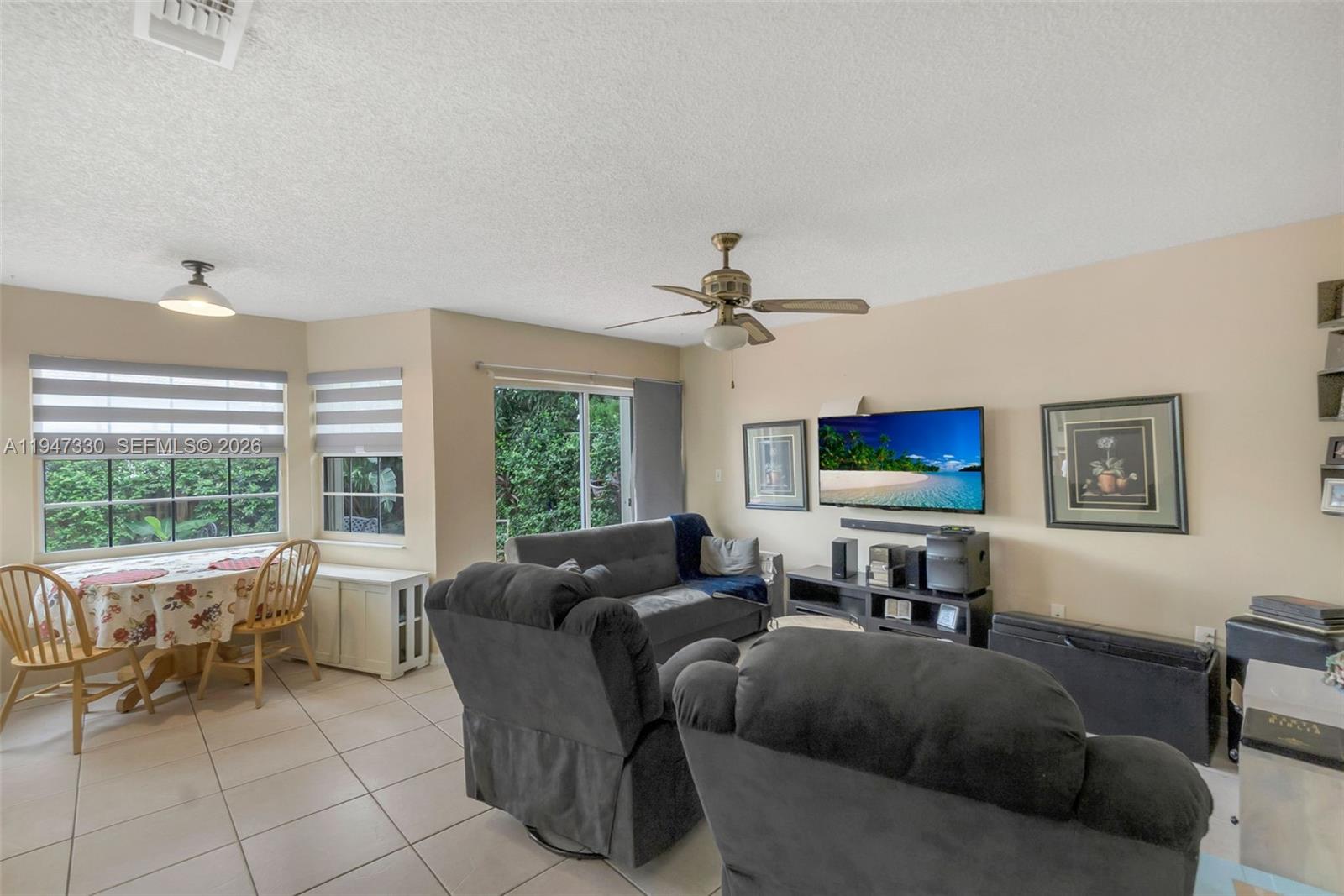 COUNTRY LAKE PARK 1ST ADD - Residential