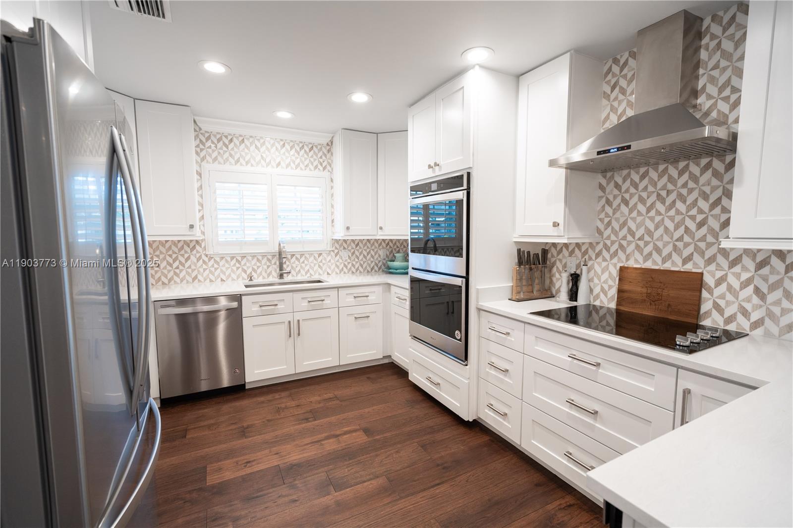 LAGO MAR COLONY-THREE - Residential