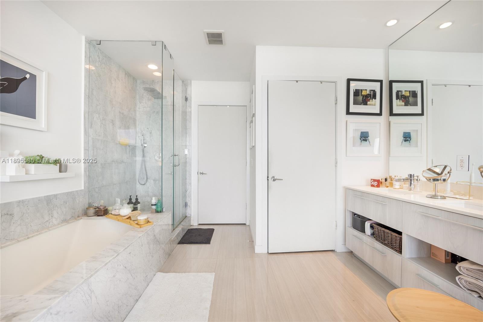 GRAN PARAISO CONDO - Residential