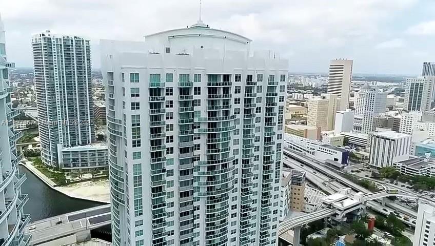 BEST VALUE IN BRICKELL ON THE RIVER! Professional pictures coming soon.
Fully furnished 2BR/2BA corner unit with spectacular open river & city views. Bright and spacious floor plan with floor-to-ceiling windows, 2 balconies, walk-in closet, and in-unit washer/dryer. Open kitchen with SS appliances and breakfast bar. Tastefully furnished and move-in ready. Building offers full-service amenities: resort-style pool, fitness center, spa, concierge, valet, and more. Prime location steps from Brickell City Centre, Metromover, restaurants, and shops. Includes 1 assigned parking space plus valet. Unit will be professionally cleaned and painted prior to delivery. Buyers agent must accompany.