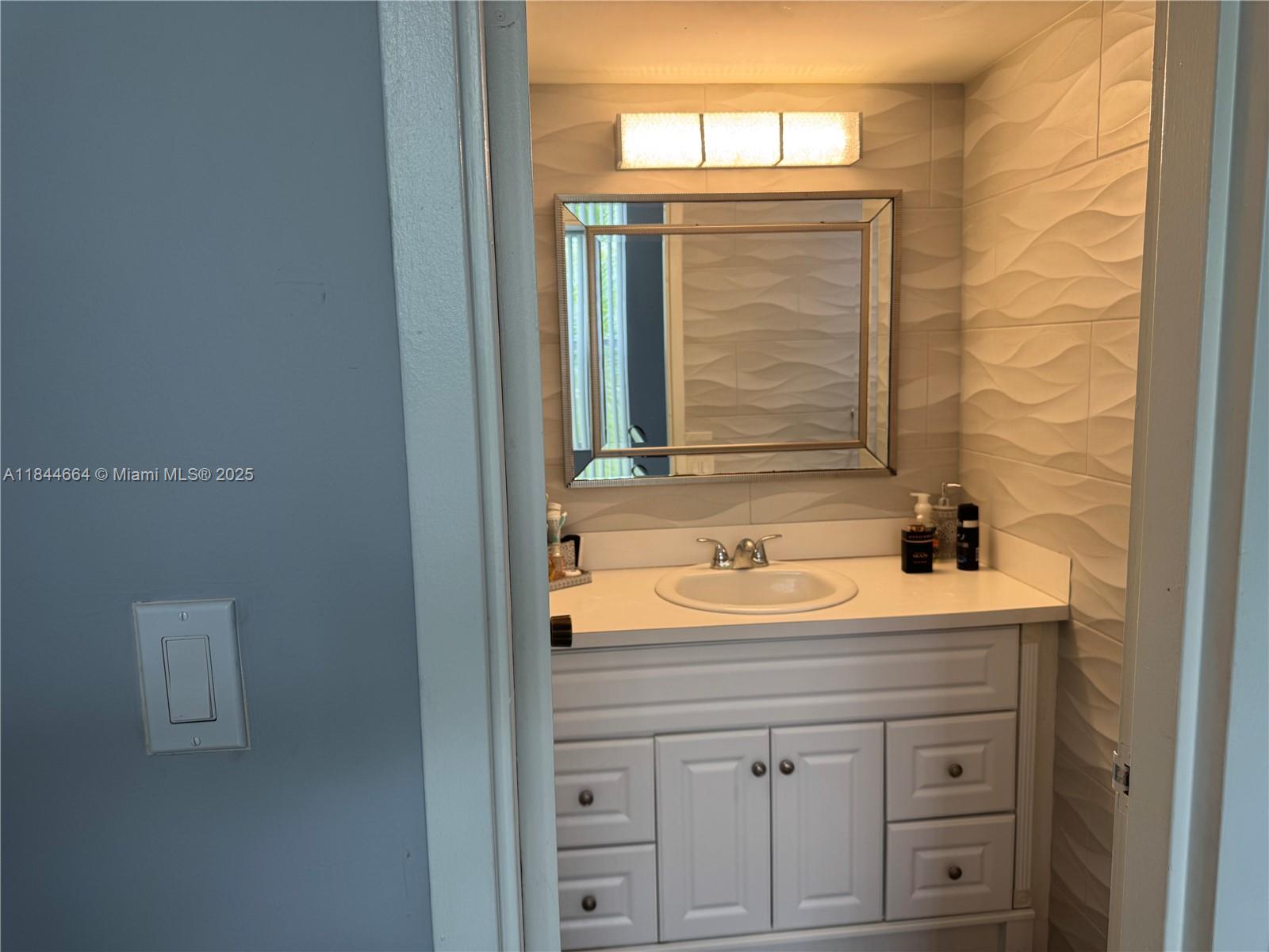 SANDS POINT CONDOMINIUM I - Residential