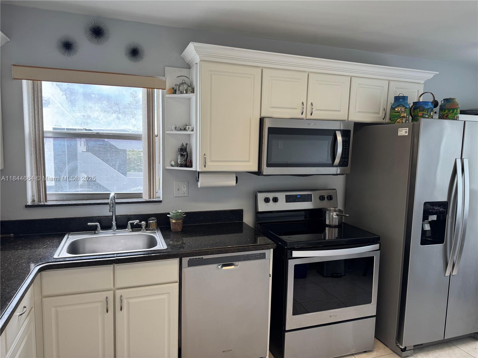 SANDS POINT CONDOMINIUM I - Residential