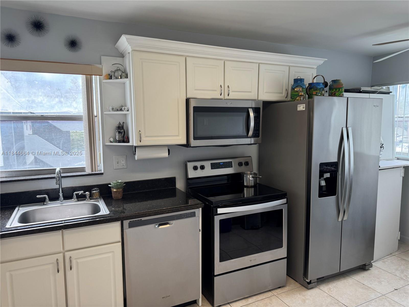 SANDS POINT CONDOMINIUM I - Residential