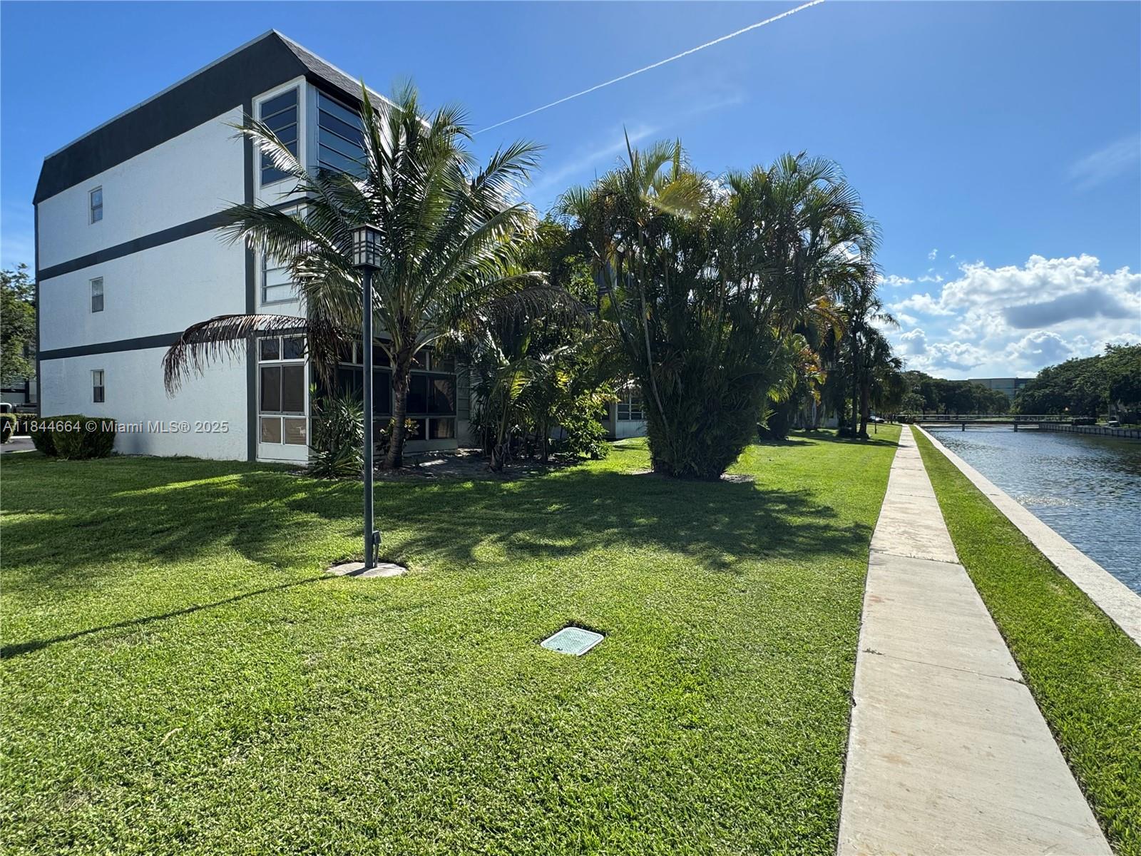 SANDS POINT CONDOMINIUM I - Residential