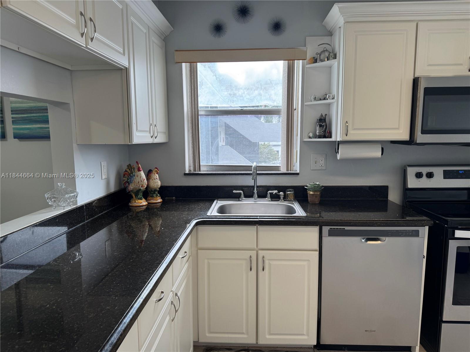 SANDS POINT CONDOMINIUM I - Residential