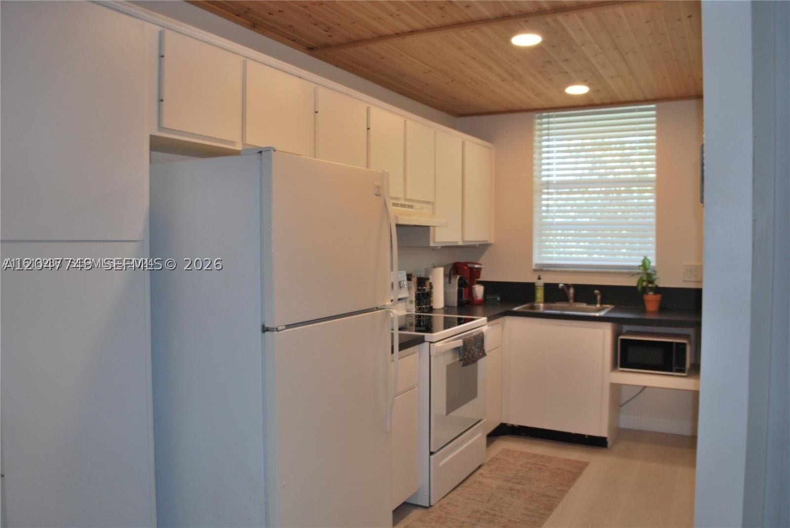 109 Paradise Harbour Blvd 406