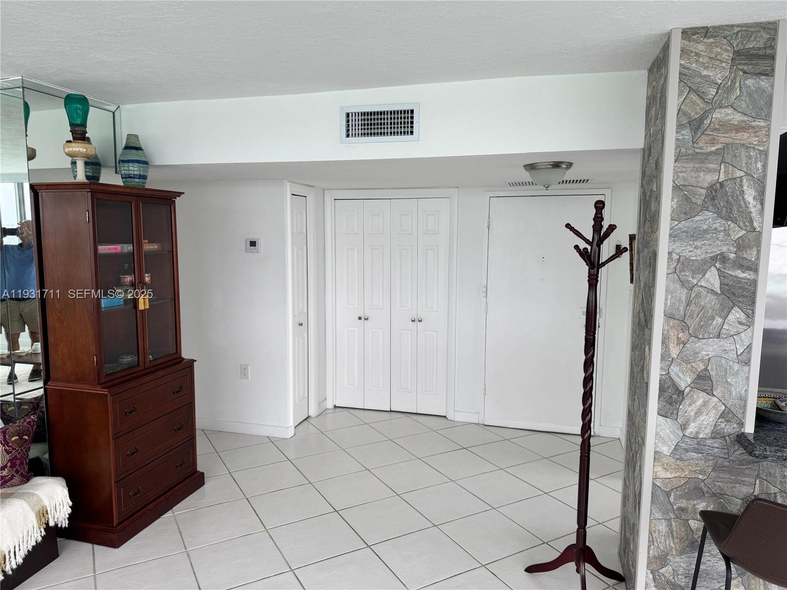 MAJORCA TOWERS CONDO - Residential Lease