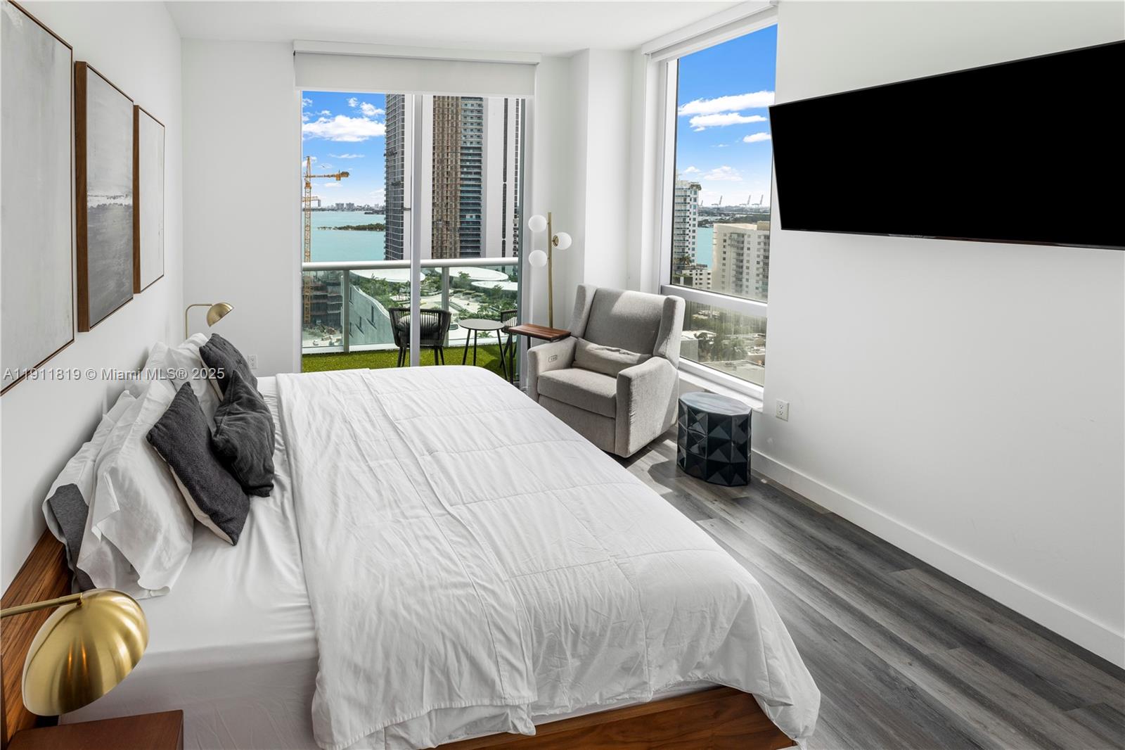 GALLERY ART CONDO - Residential Lease