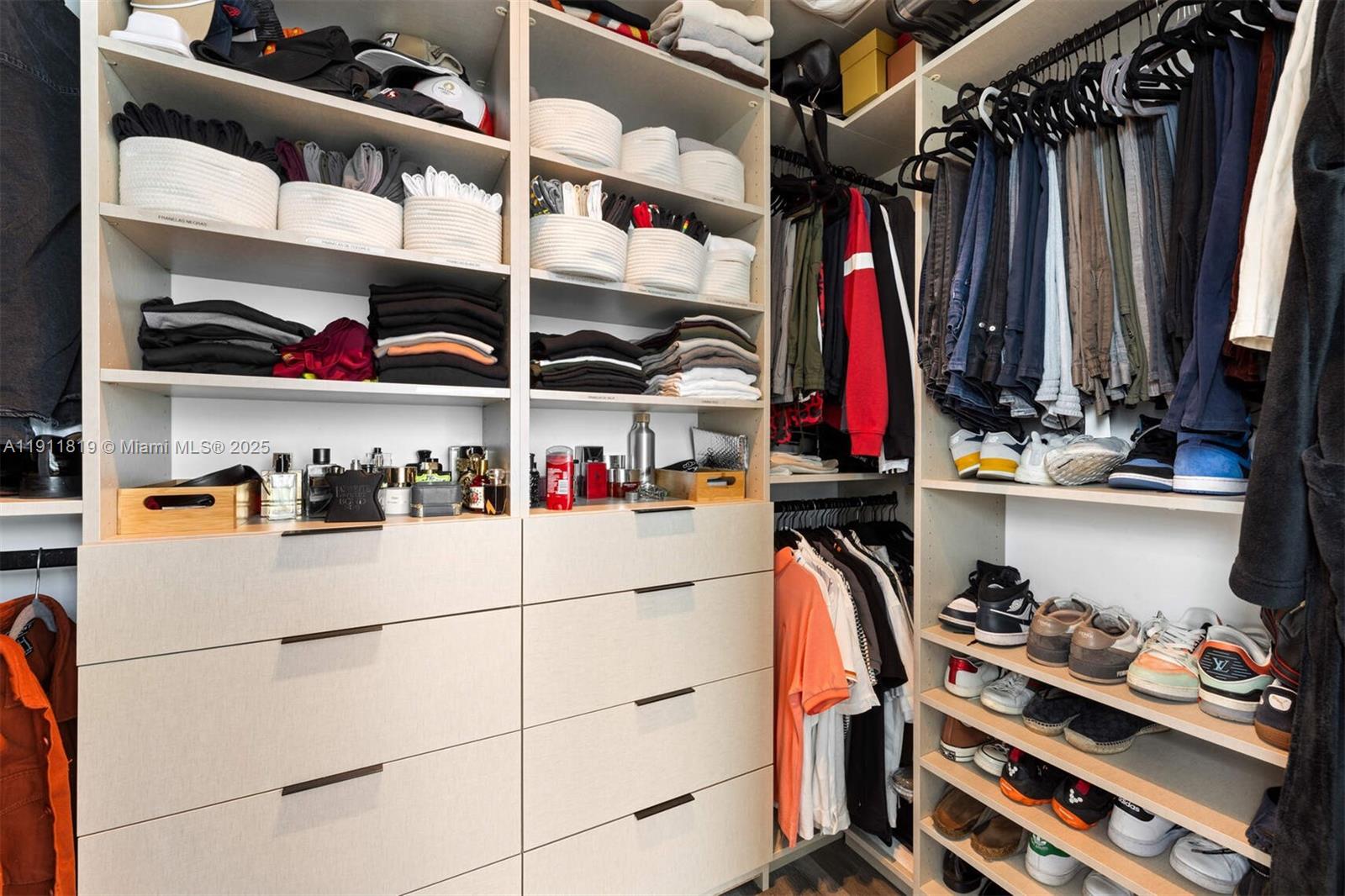 GALLERY ART CONDO - Residential Lease