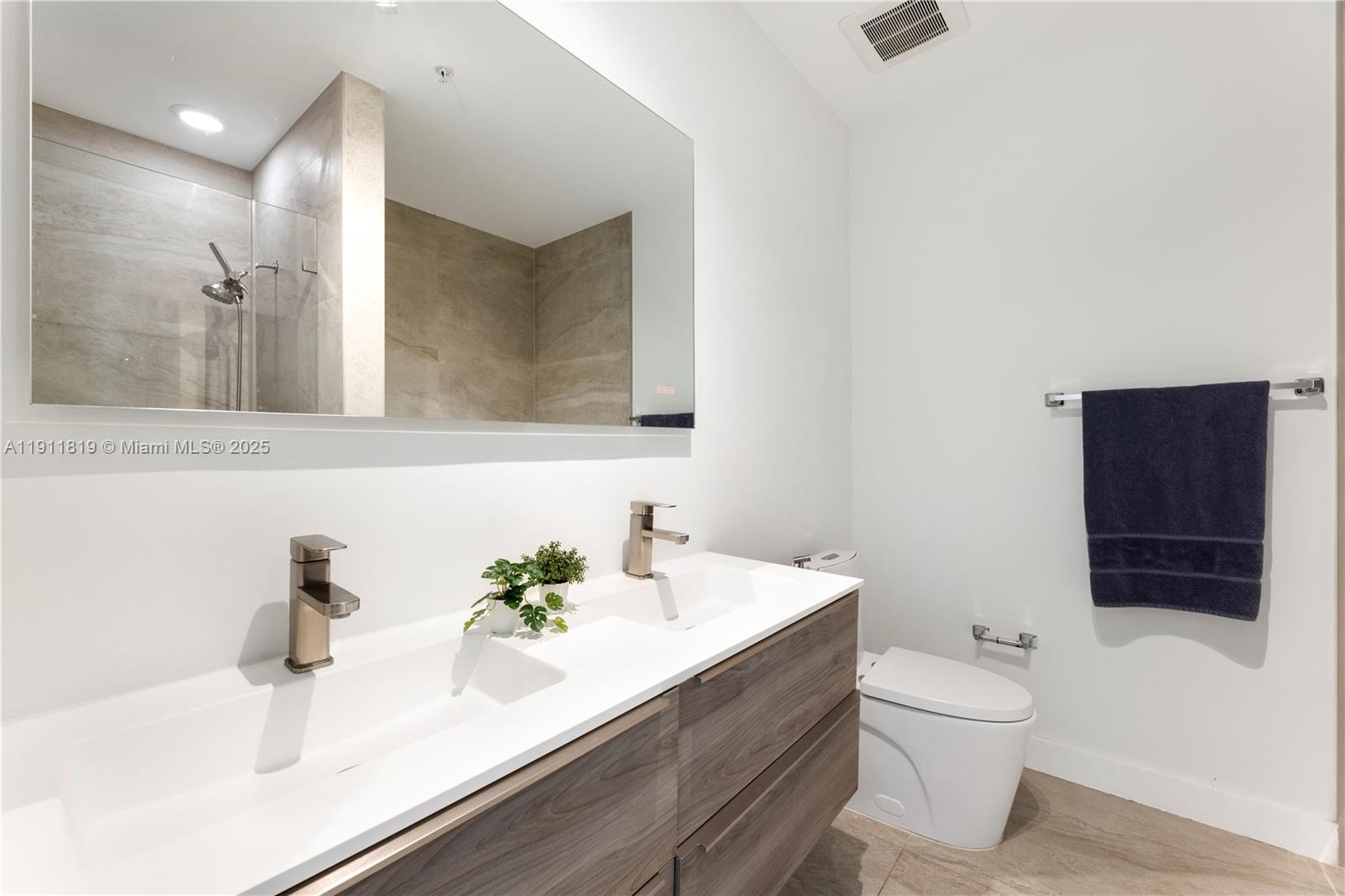 GALLERY ART CONDO - Residential Lease