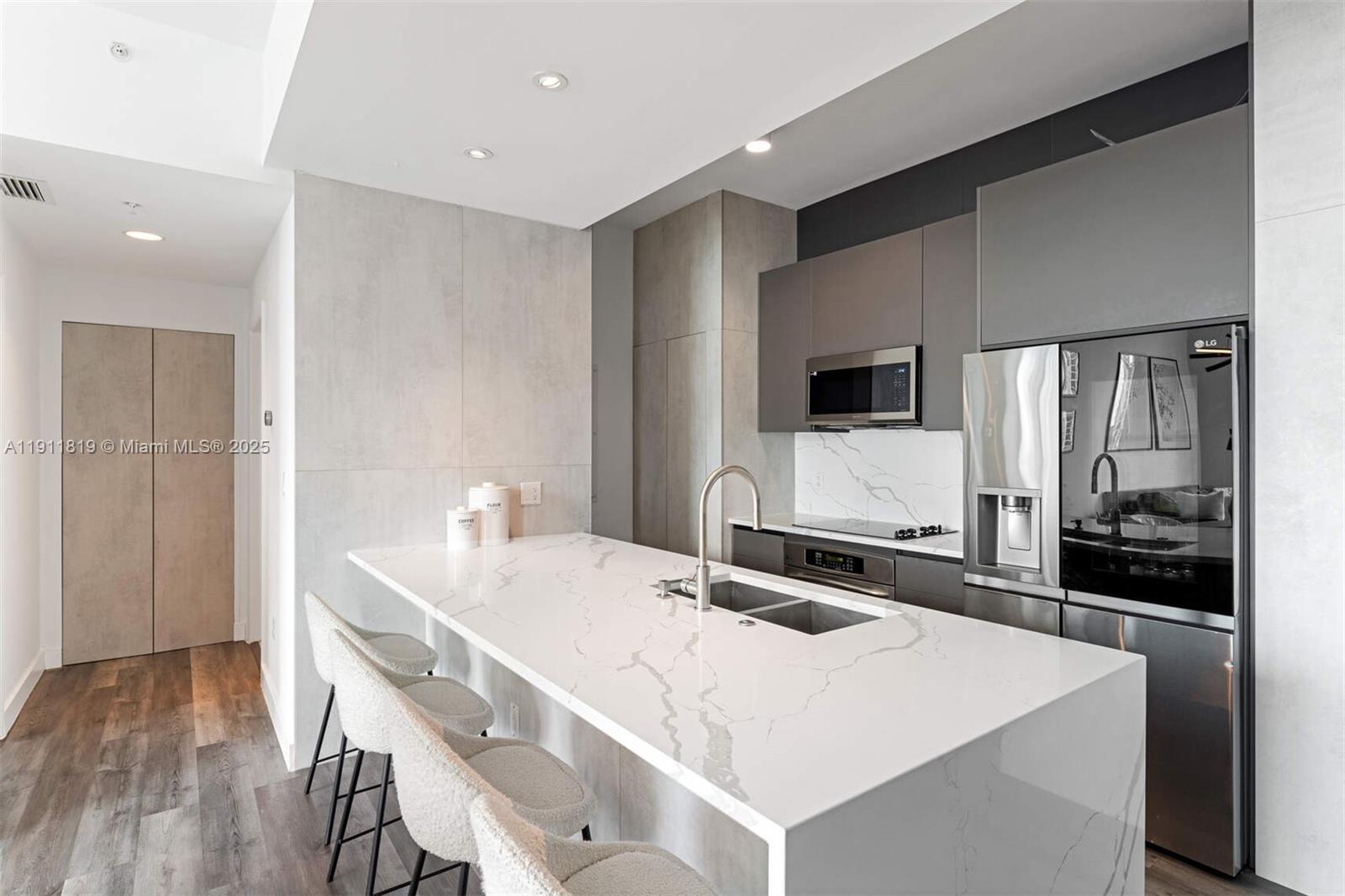 GALLERY ART CONDO - Residential Lease