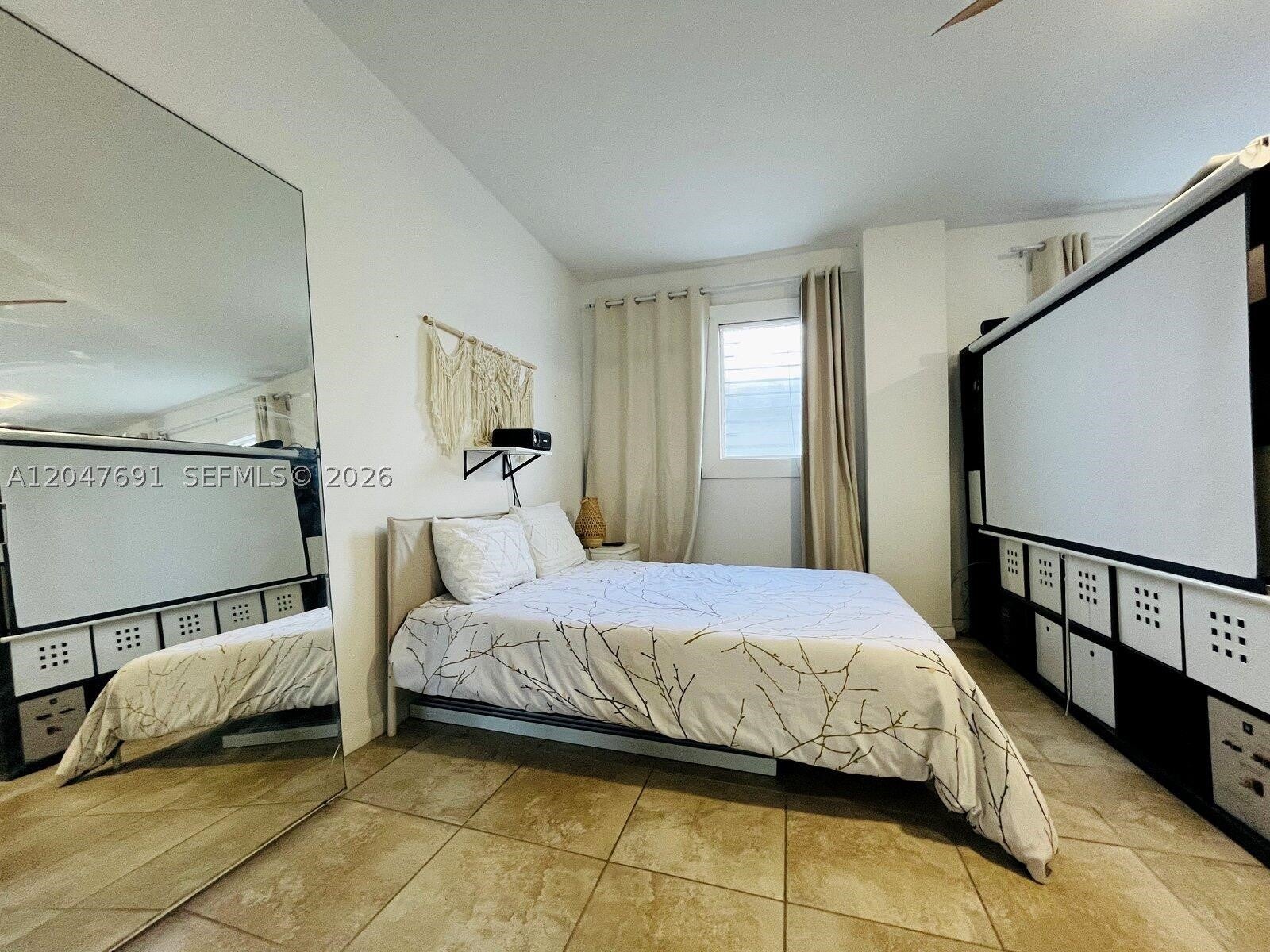 842 Meridian 2F