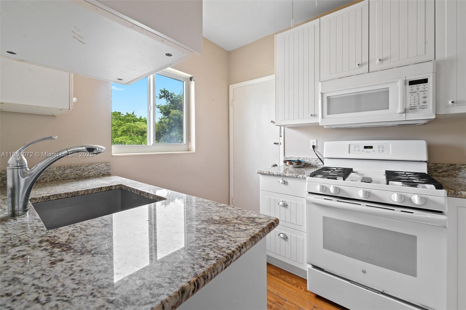 HARBOUR POINT CONDO - Residential