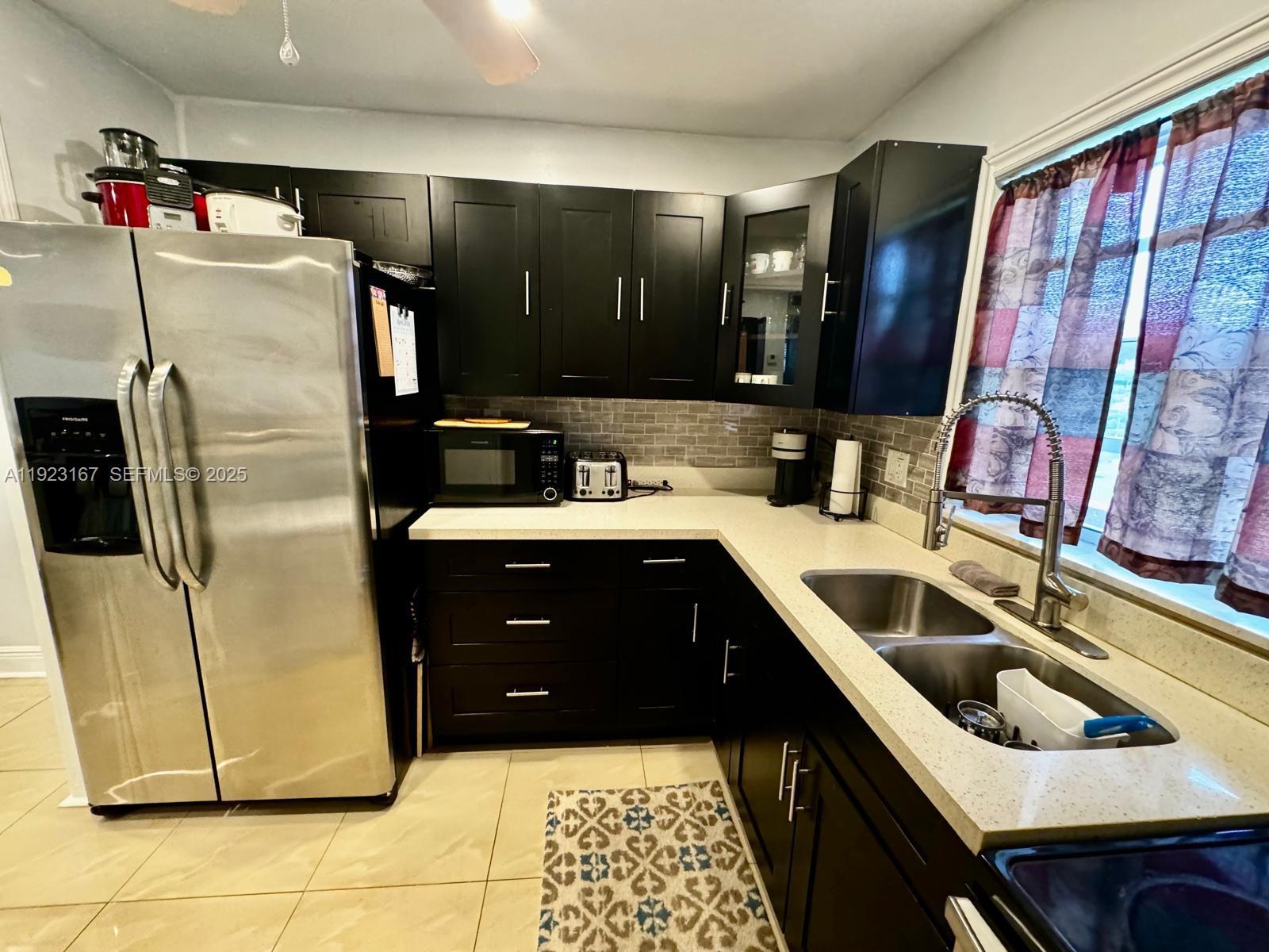 BEVERLY HILLS CONDO NUMBE - Residential Lease