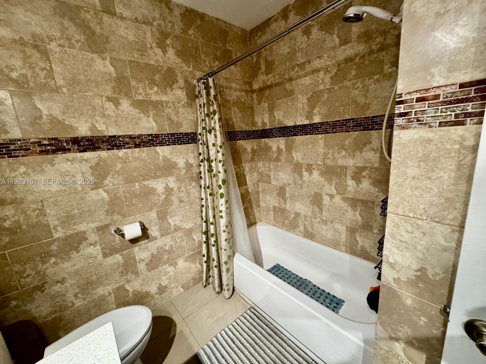 BEVERLY HILLS CONDO NUMBE - Residential Lease