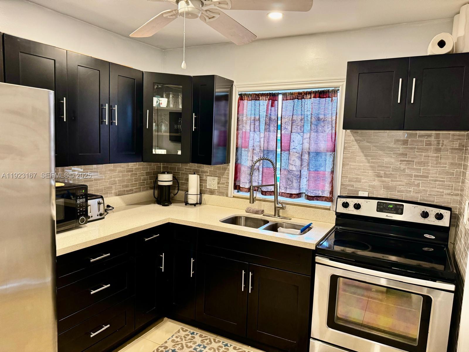 BEVERLY HILLS CONDO NUMBE - Residential Lease