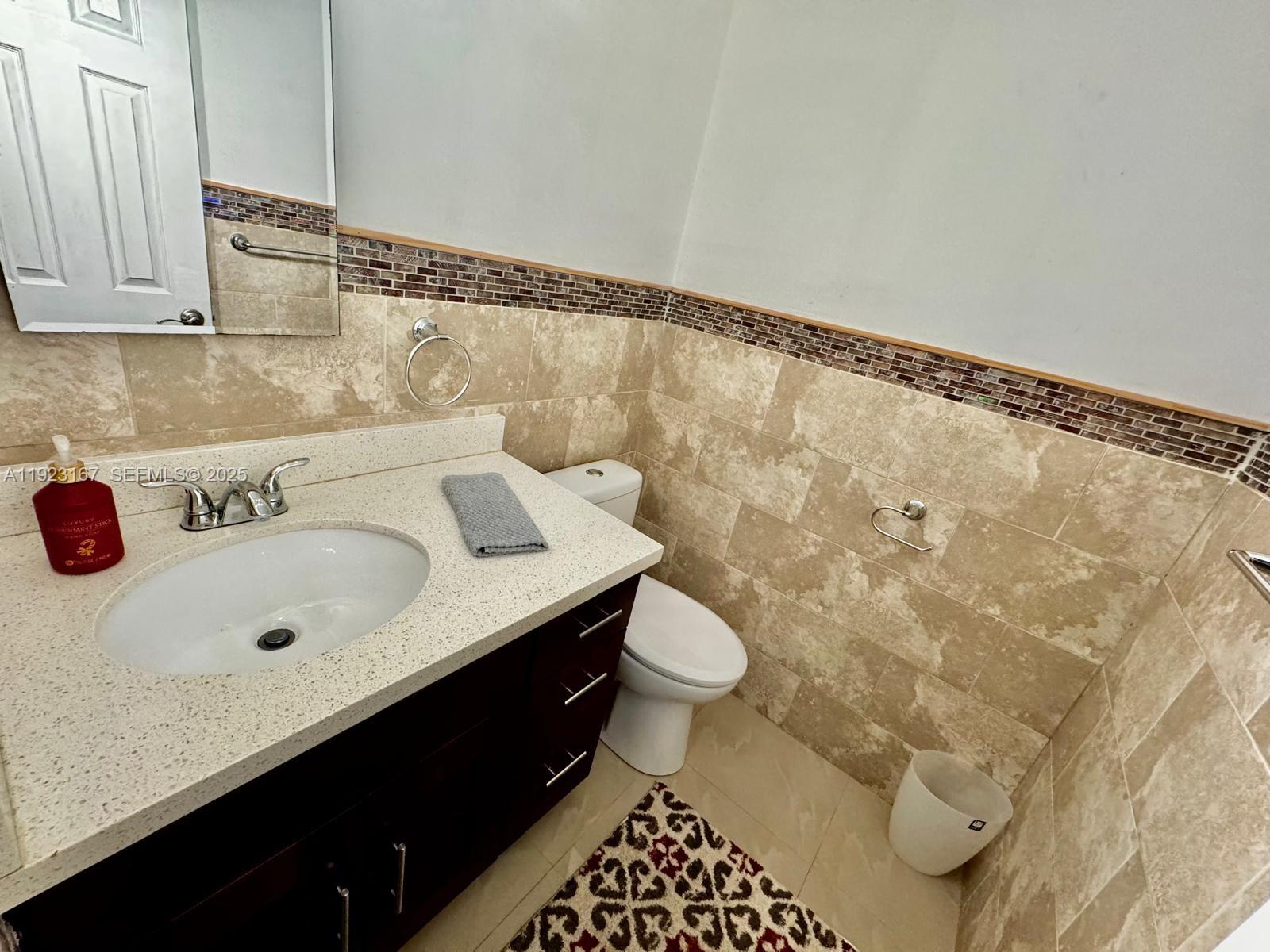 BEVERLY HILLS CONDO NUMBE - Residential Lease