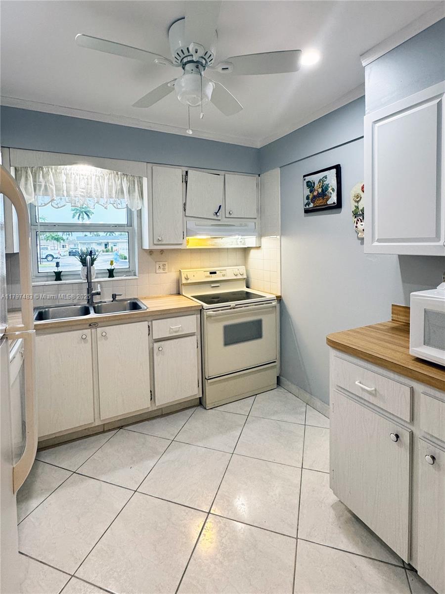 CRESTHAVEN VILLAS - Residential