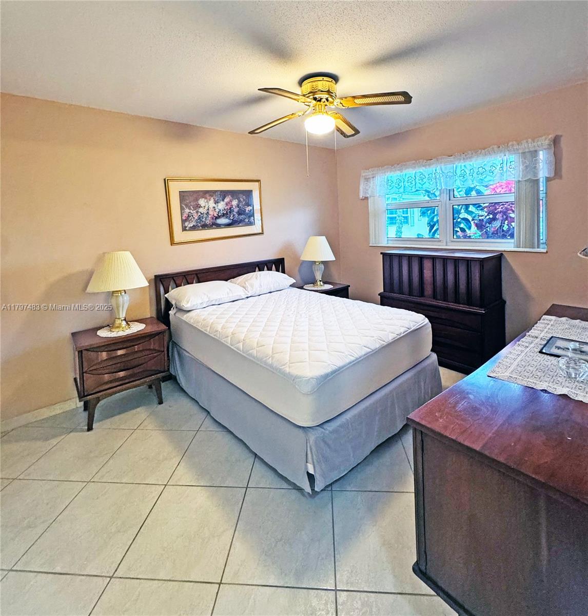 CRESTHAVEN VILLAS - Residential