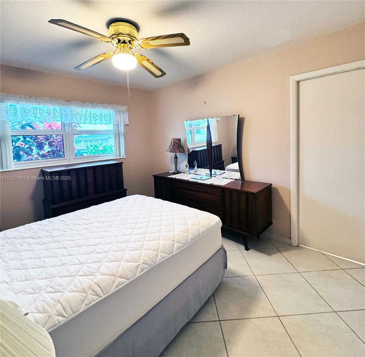 CRESTHAVEN VILLAS - Residential