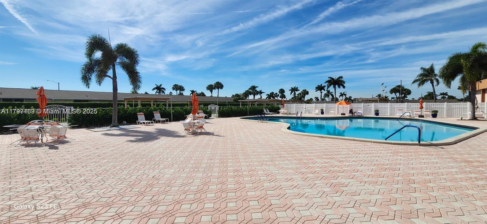 CRESTHAVEN VILLAS - Residential