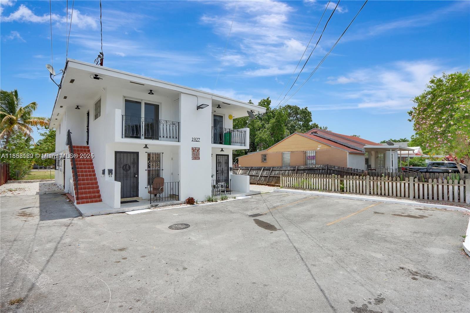 Available For Sale – Turnkey 4-Plex Investment Opportunity
This prime 4-plex features four 2-bed, 1-bath units—two recently remodeled and two in original condition—providing a balanced mix of value-add potential and steady income. All units are equipped with brand-new central A/C, private storage closets, and top-floor balconies for added appeal. The property offers long-term tenants, a single water meter, on-site coin laundry, and assigned parking with over 4 total spaces. A true turnkey investment in a sought-after location. just passed 40 year inspection.