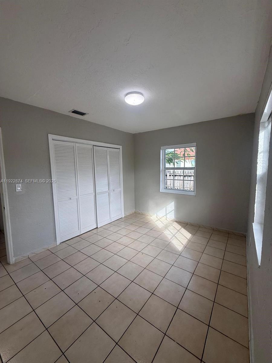 GRAPELAND HEIGHTS - Residential Lease