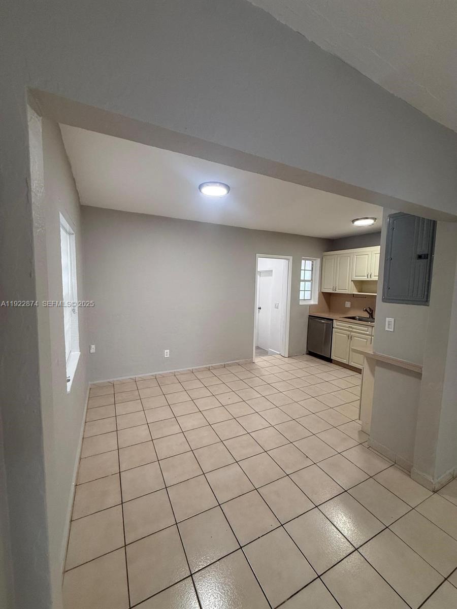 GRAPELAND HEIGHTS - Residential Lease