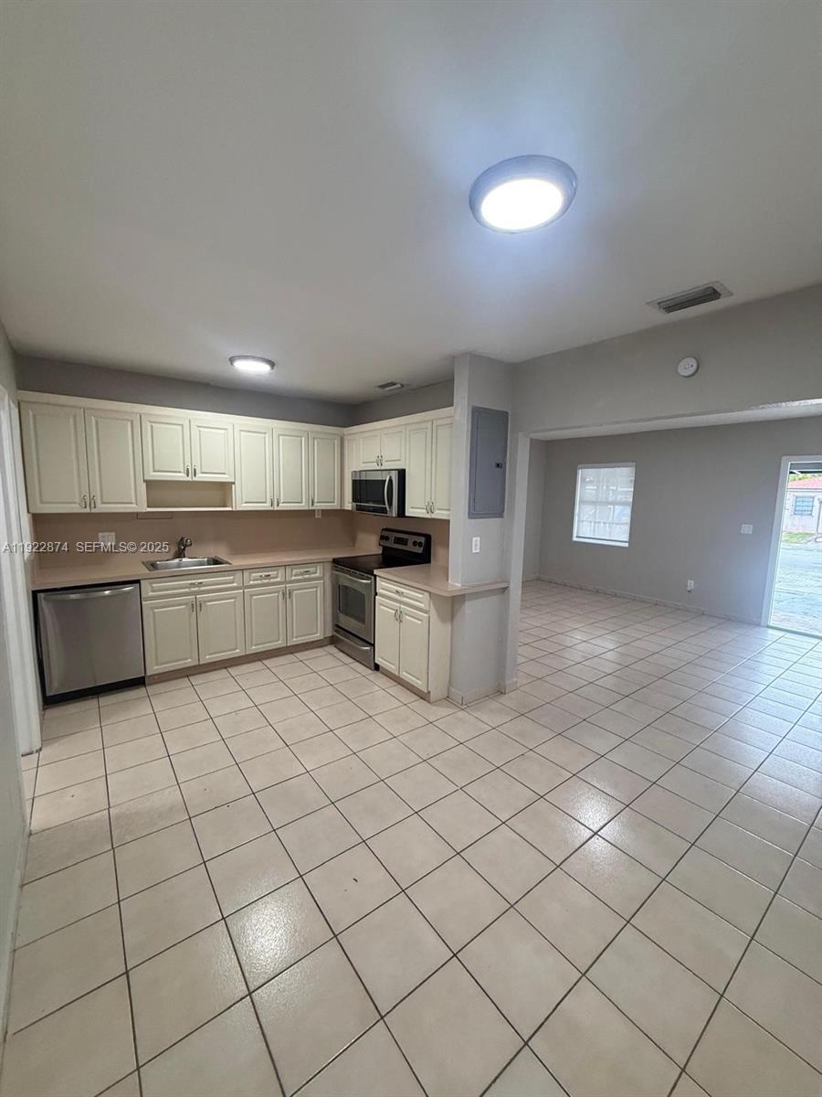 GRAPELAND HEIGHTS - Residential Lease