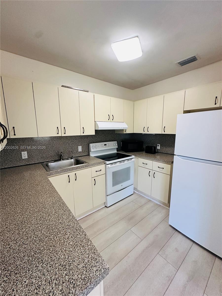 FAIRLAWN - Residential Lease